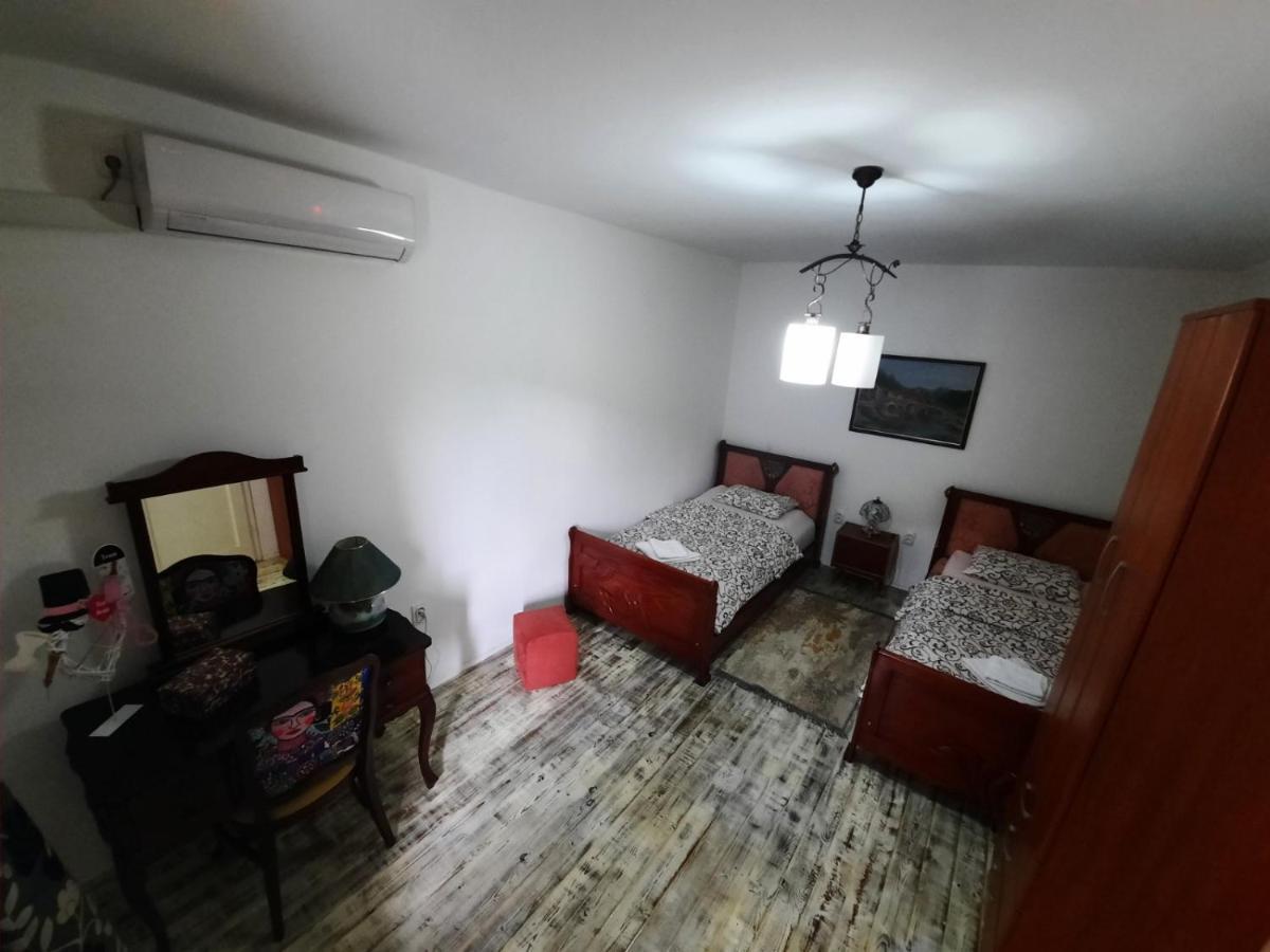 Apartments Mila Цетинє Екстер'єр фото